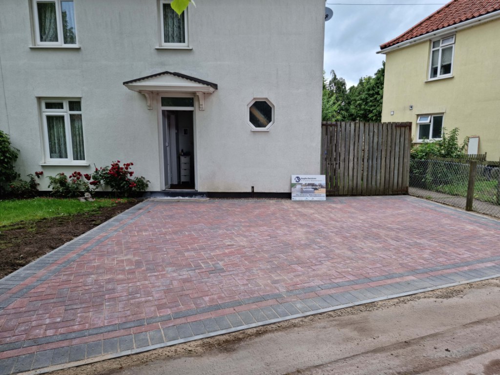 This is a newly installed block paved drive installed by Huntingdon Driveways